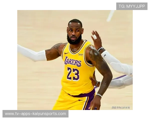 詹姆斯底线处强力超车传中，造成对方乌龙球